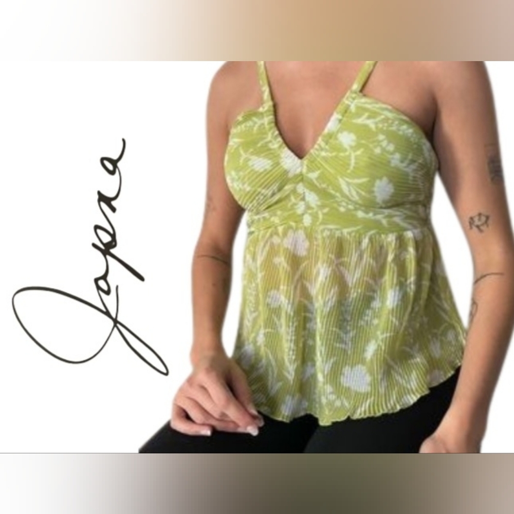✨️3 For $15✨️ Japna Floral Halter With Scalloped Edge EUC Size M